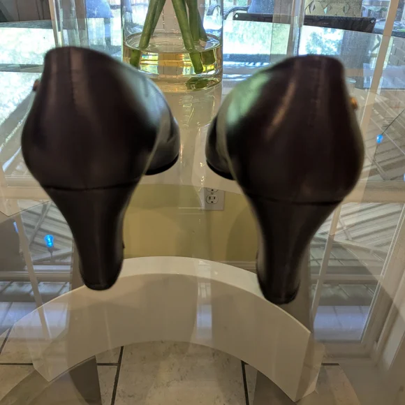 Etienne Aigner Classic Brown Heels - Picture 4 of 5